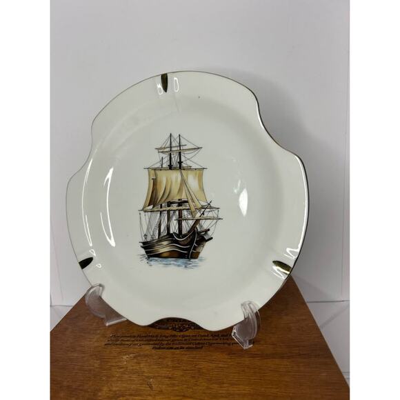 VINTAGE Ashtray Hand-Painted, WHITE CERAMIC, GOLD TRIM SAILIN - Picture 7 of 9